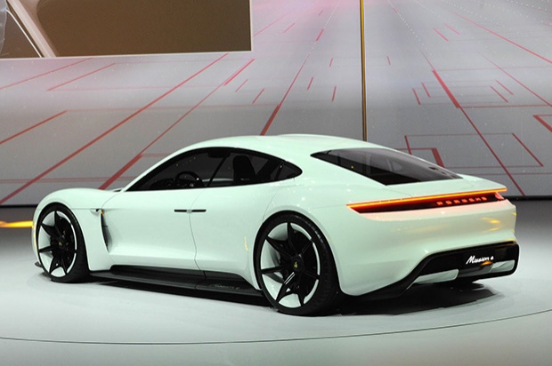 ผู้บริหาร Porsche เชื่อมั่นรถพลังงานไฟฟ้าดีกว่า Tesla แน่นอน