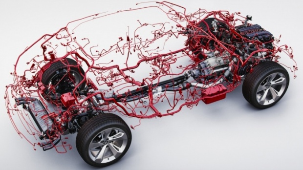 Bentley Bentayga โชว์รูปแบบการจัดระบบสายไฟฟ้าที่ประณีต สวยงาม และใช้งานไม่ซ้ำกัน