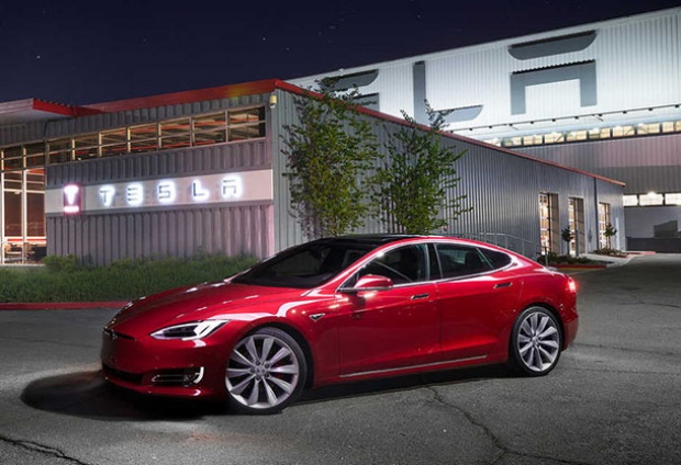 อดีตผู้บริหารระดับสูง GM ชี้ ควรซื้อรถ Tesla ก่อนที่บริษัทจะเจ๊ง