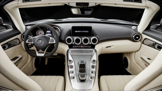 สุดอลังการณ์กับ สปอร์ตโรสเตอร์รุ่นใหม่อย่าง Mercedes AMG GT C