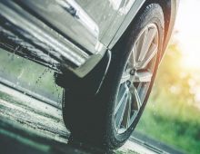ขับรถยนต์ไฟฟ้าหน้าฝน ทำไงให้ปลอดภัย