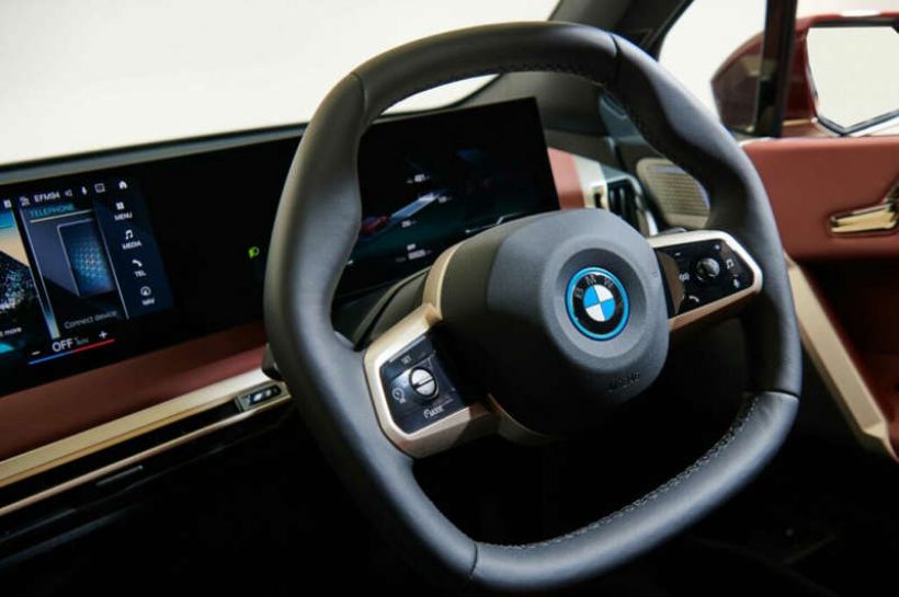 BMW เปิดตัว iX และ iX3 มุ่งสู่รถไฟฟ้า 100%