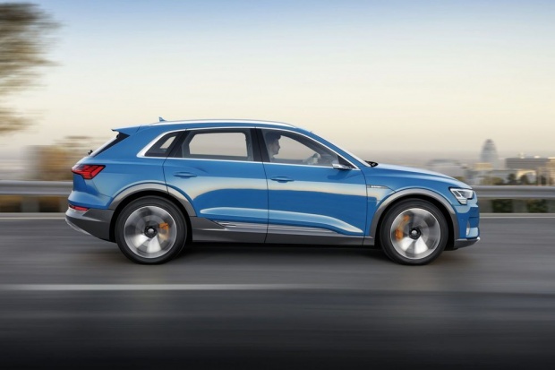 เปิดตัว Audi e-tron SUV รถพลังไฟฟ้าคันแรกของค่าย (คลิป)