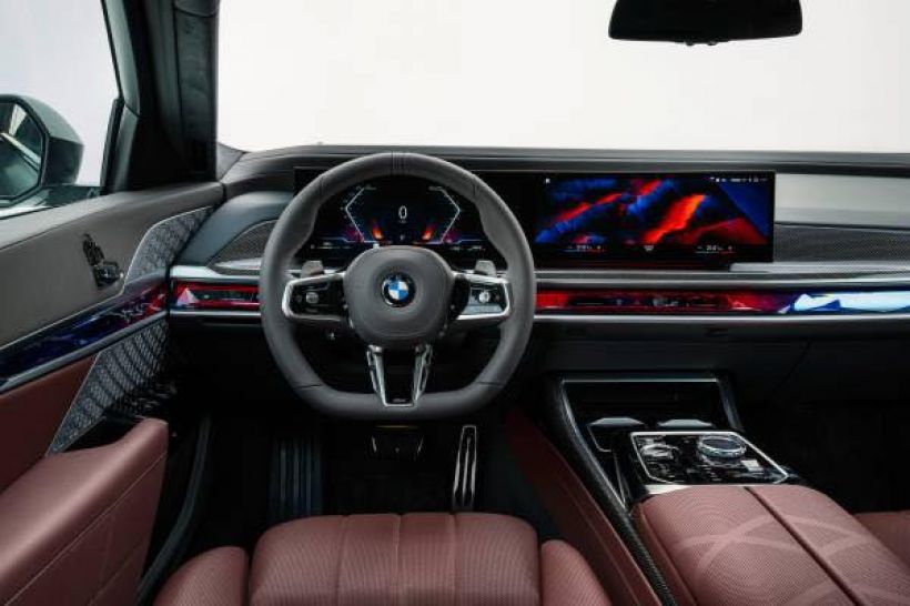 BMW i7 รถยนต์ไฟฟ้า 100% ขับไกล 625 ต่อการชาร์จ 
