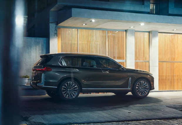 เผยโฉมแล้ว BMW Concept X7 iPerformance