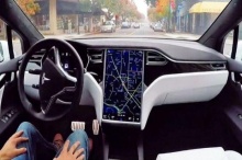 ชมคลิปรถยนต์ไร้คนขับทดลองวิ่งจริง โดย Tesla