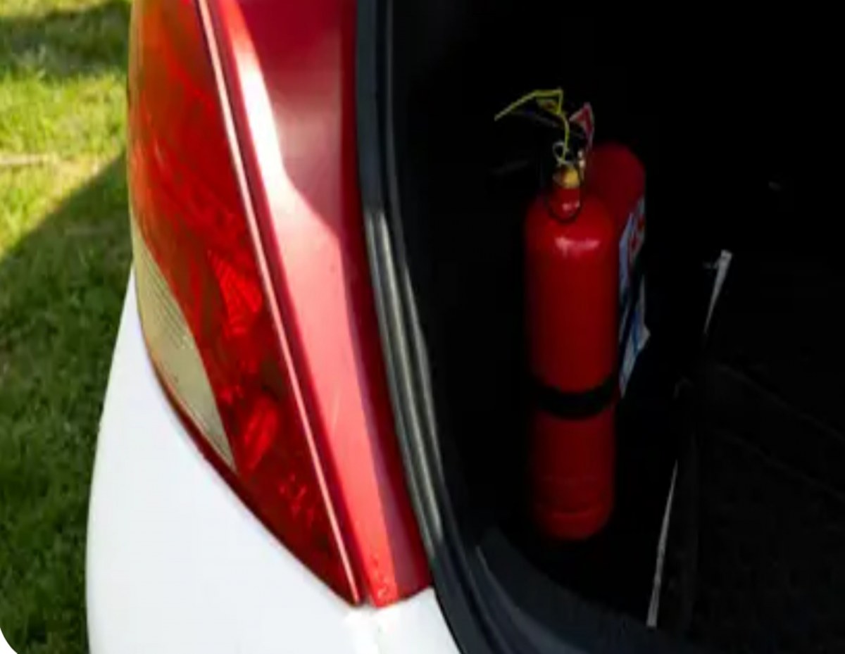 เลือกถังดับเพลิงในรถยนต์ยี่ห้อไหนดี รับมือไฟไหม้รถ