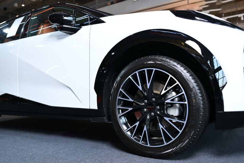 บ้าไปแล้ว! ZeekrX ลดราคาโหดเริ่มต้น8แสน สเปกทะลุโลก!