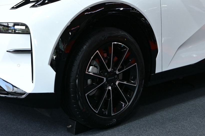 บ้าไปแล้ว! ZeekrX ลดราคาโหดเริ่มต้น8แสน สเปกทะลุโลก!