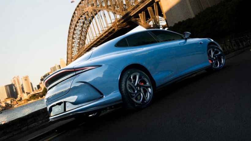 MG IM5 รถไฟฟ้าตัวตึง! วิ่งไกล 860 กม. ชาร์จไว 18 นาทีจบ!