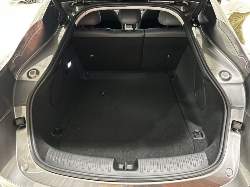 MG IM5 รถไฟฟ้าตัวตึง! วิ่งไกล 860 กม. ชาร์จไว 18 นาทีจบ!