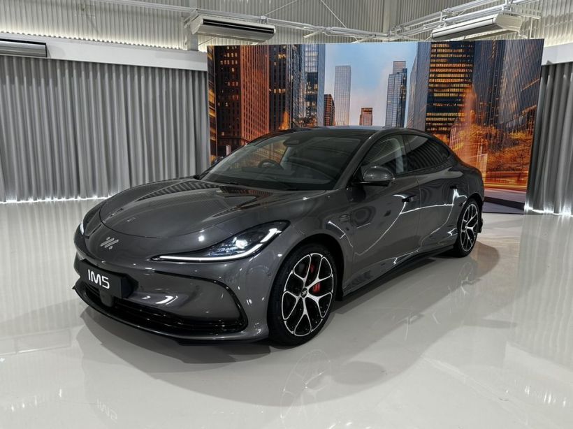 MG IM5 รถไฟฟ้าตัวตึง! วิ่งไกล 860 กม. ชาร์จไว 18 นาทีจบ!