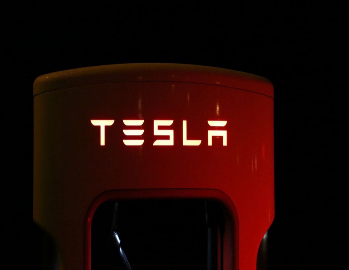 รถยนต์ Tesla ขับชนรถบรรทุกที่จอดนิ่ง ขณะที่เปิดใช้งาน Autopilot