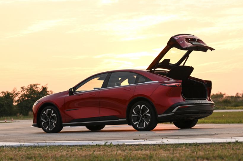 เจาะจุดเด่น Mazda 6e  ชาร์จไวแค่ 15 นาที วิ่งได้ยาวๆ